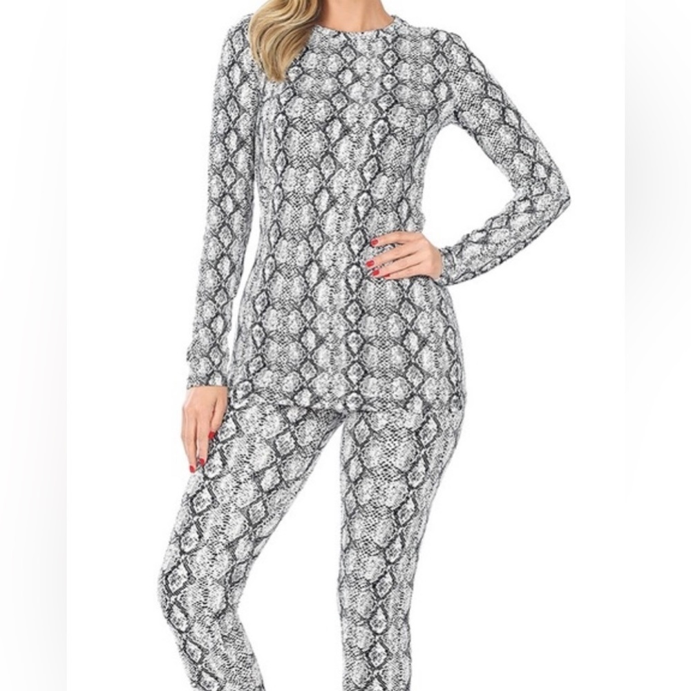 NWT. $45R Zenana Outfitters 2-Piece Lounge Set. Size Small Snakeskin Pri… - Picture 2 of 5